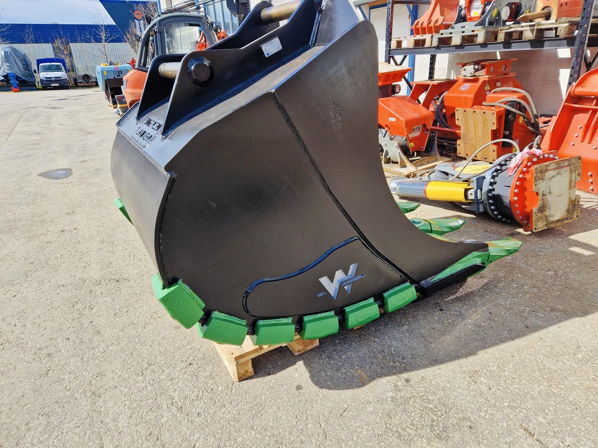Backhoe bucket XHD rear
